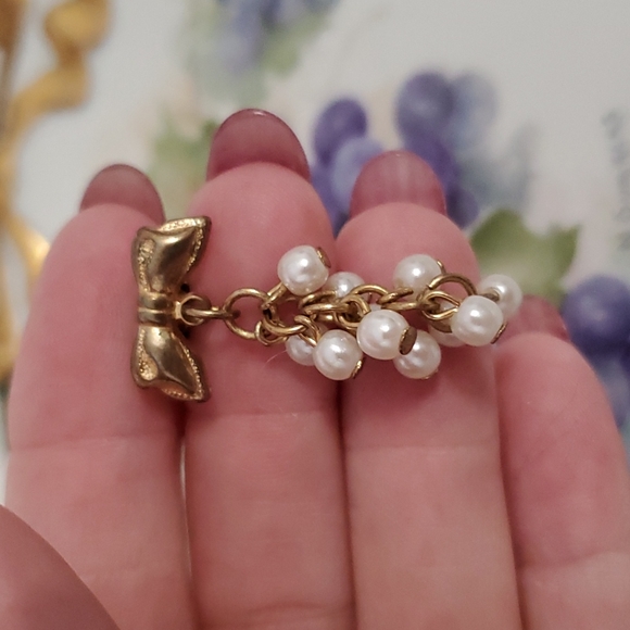 Unbranded Jewelry - Goldtone faux pearls dangling from a bow pierced earrings